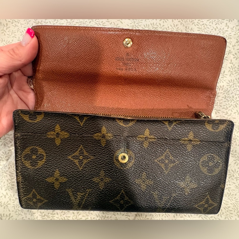 Authentic Vintage Louis Vuitton Wallet - Picture 4 of 16